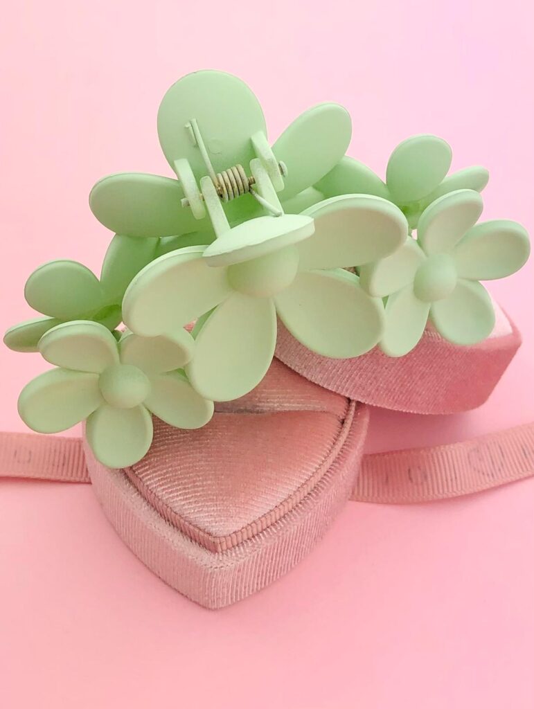 Klamra pistacjowa kwiatki