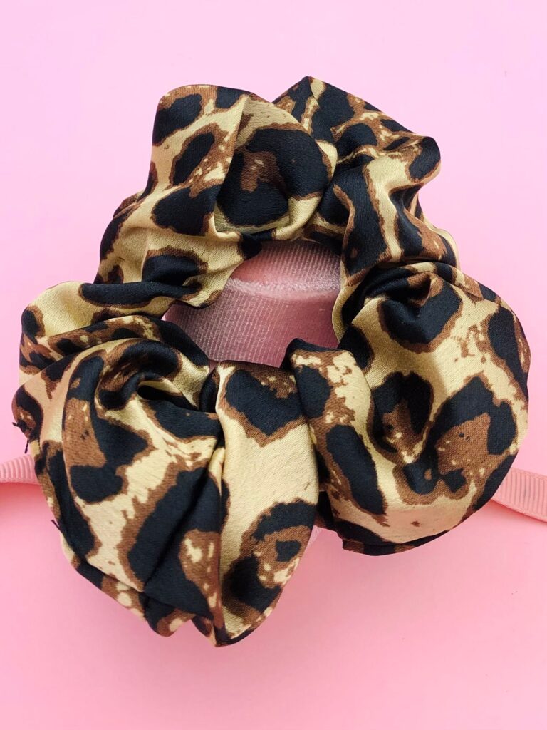 Gumka w panterkę scrunchie