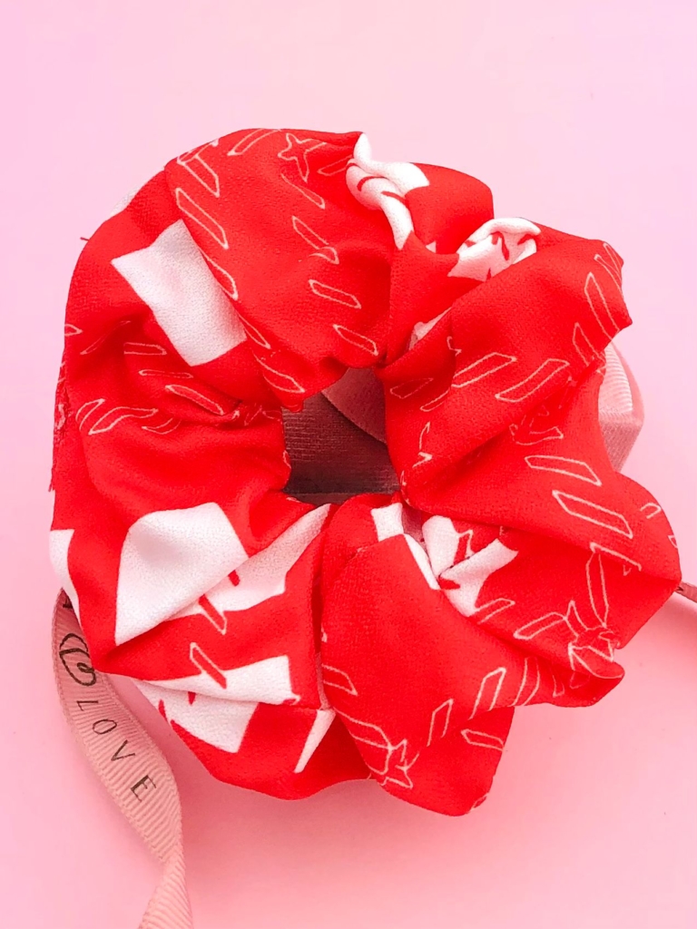 Gumka czerwono-biała scrunchie