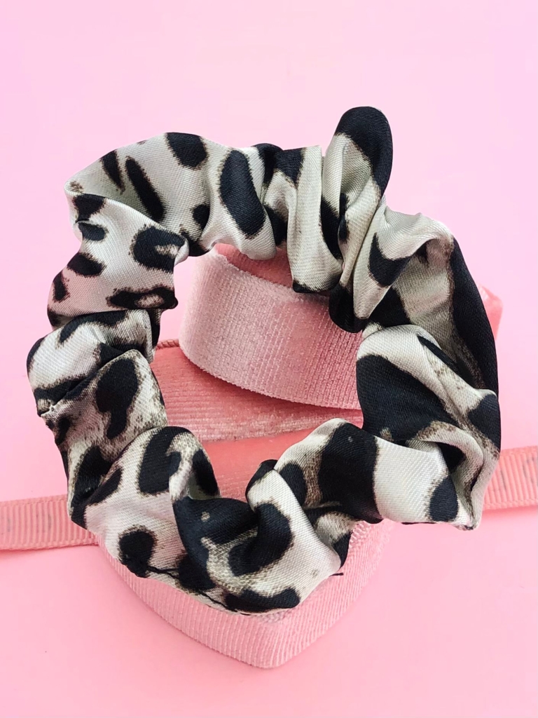 Gumka w panterkę scrunchie