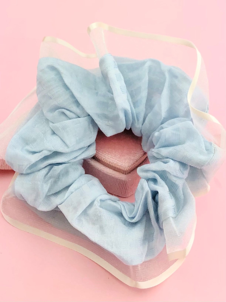 Gumka błękitna scrunchie