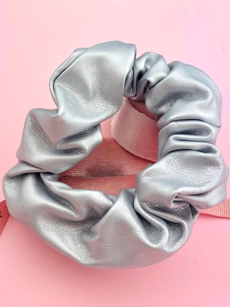 Gumka srebrna z ekoskóry scrunchie